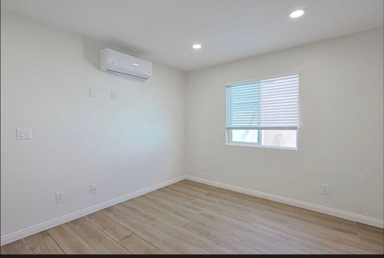 143 Buccaneer Dr - Photo 2 of 28