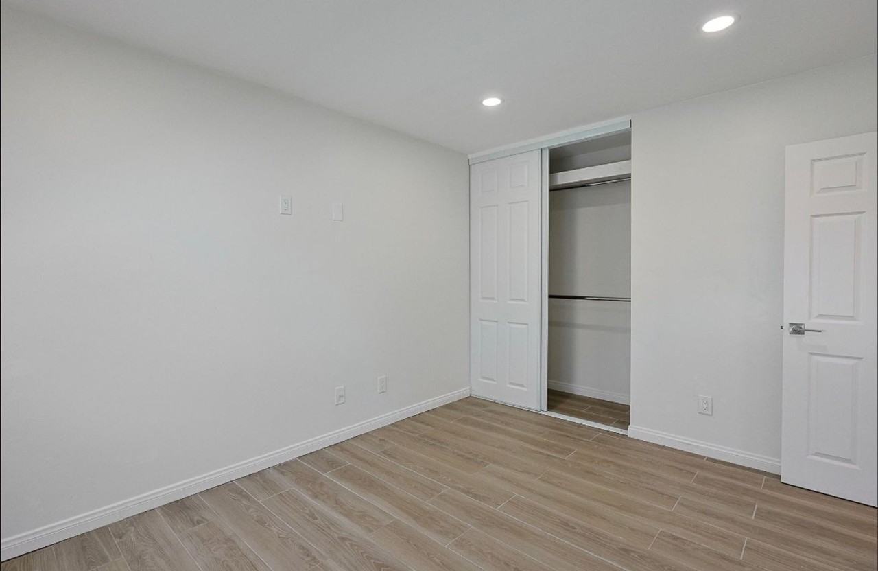 143 Buccaneer Dr - Photo 3 of 28