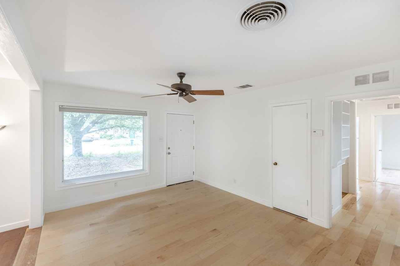 6202 Peggy St - Photo 2 of 15