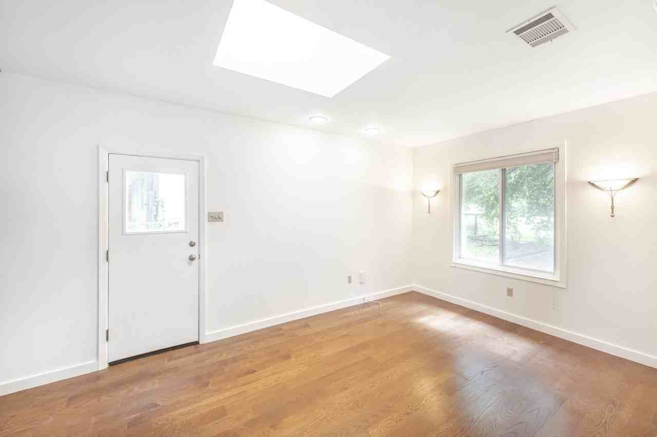 6202 Peggy St - Photo 3 of 15