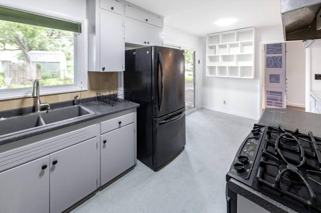 6202 Peggy St - Photo 4 of 15