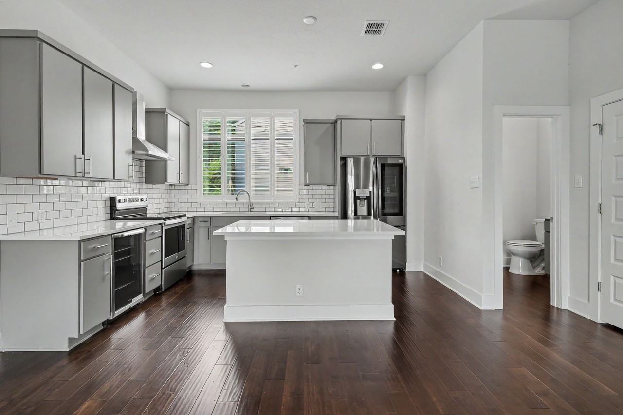 1606 N Hackberry #102 - Photo 6 of 22