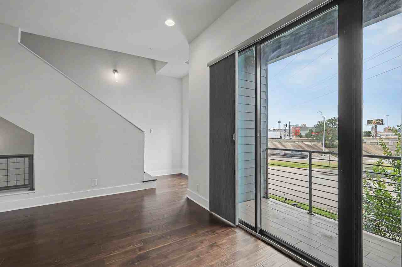 1606 N Hackberry #102 - Photo 5 of 22