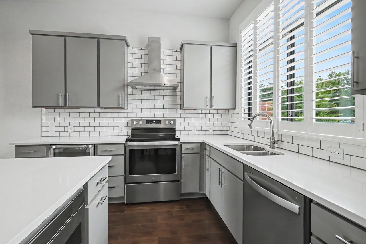 1606 N Hackberry #102 - Photo 6 of 22
