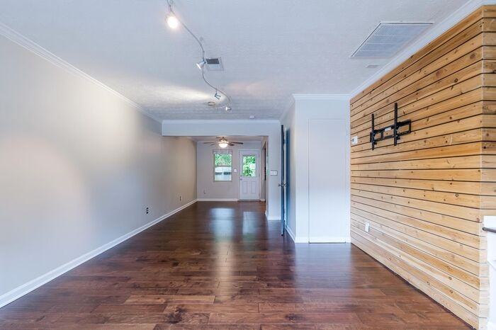 255 Winding River Dr #J - Photo 7 of 29