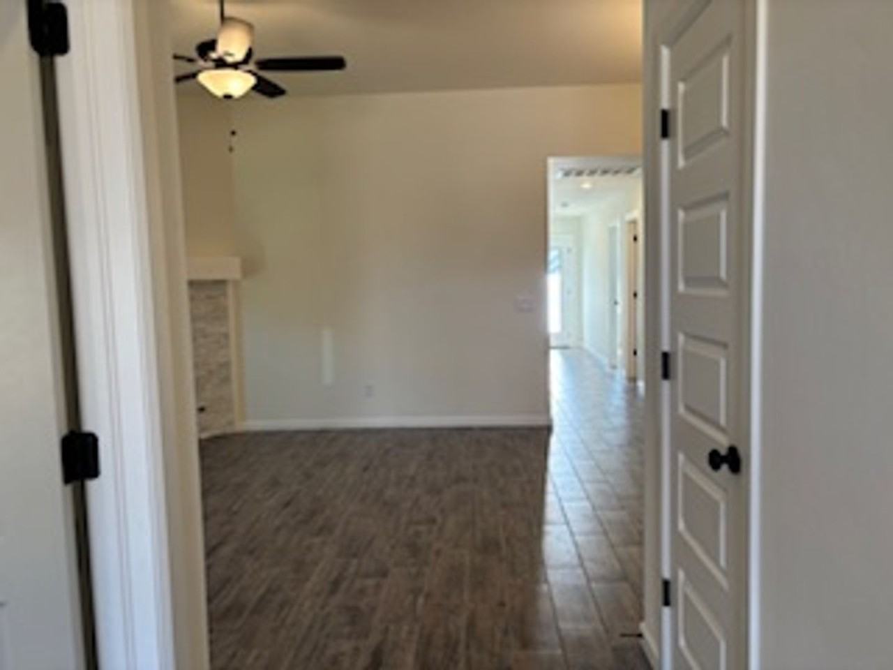 18212 Austin Ct - Photo 3 of 16
