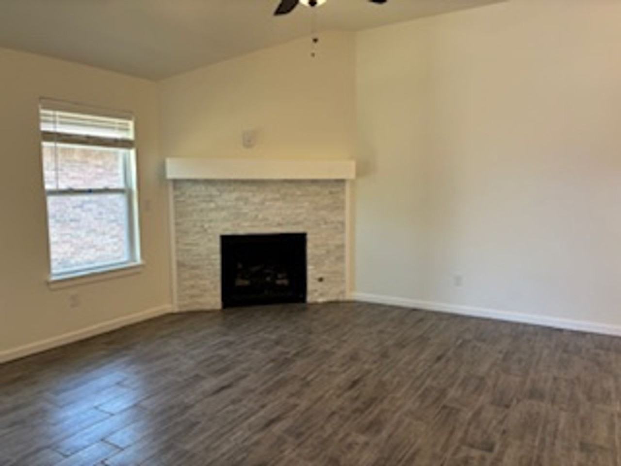 18212 Austin Ct - Photo 4 of 16