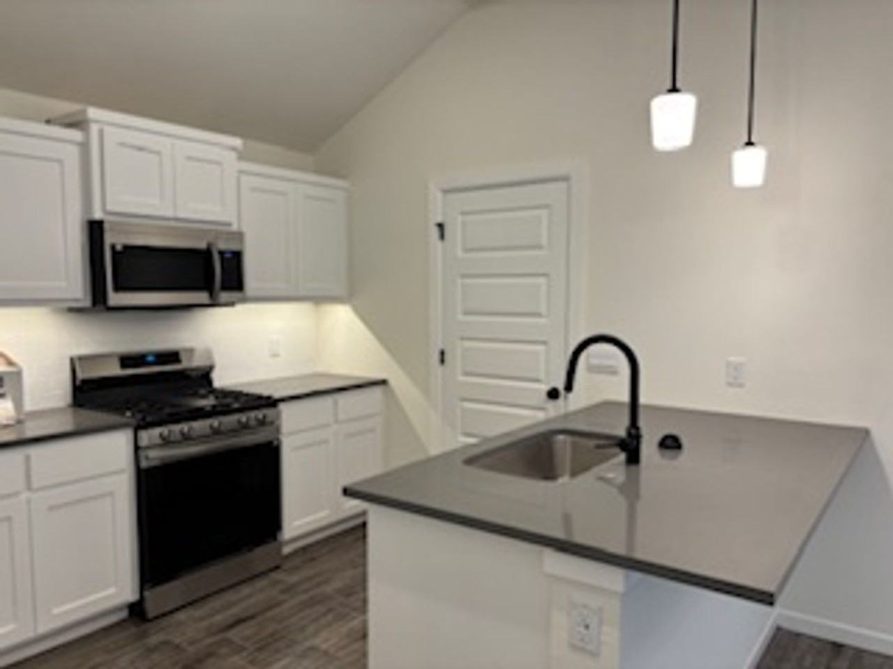 18212 Austin Ct - Photo 7 of 16