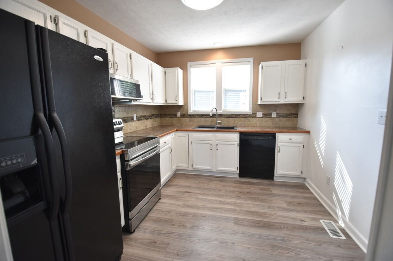 226 Walnut St - Photo 6 of 18