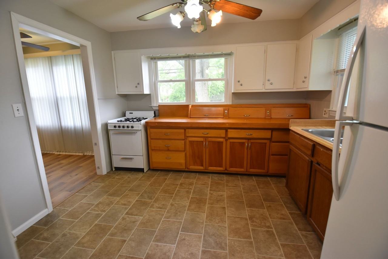 334 W Staat St - Photo 7 of 24