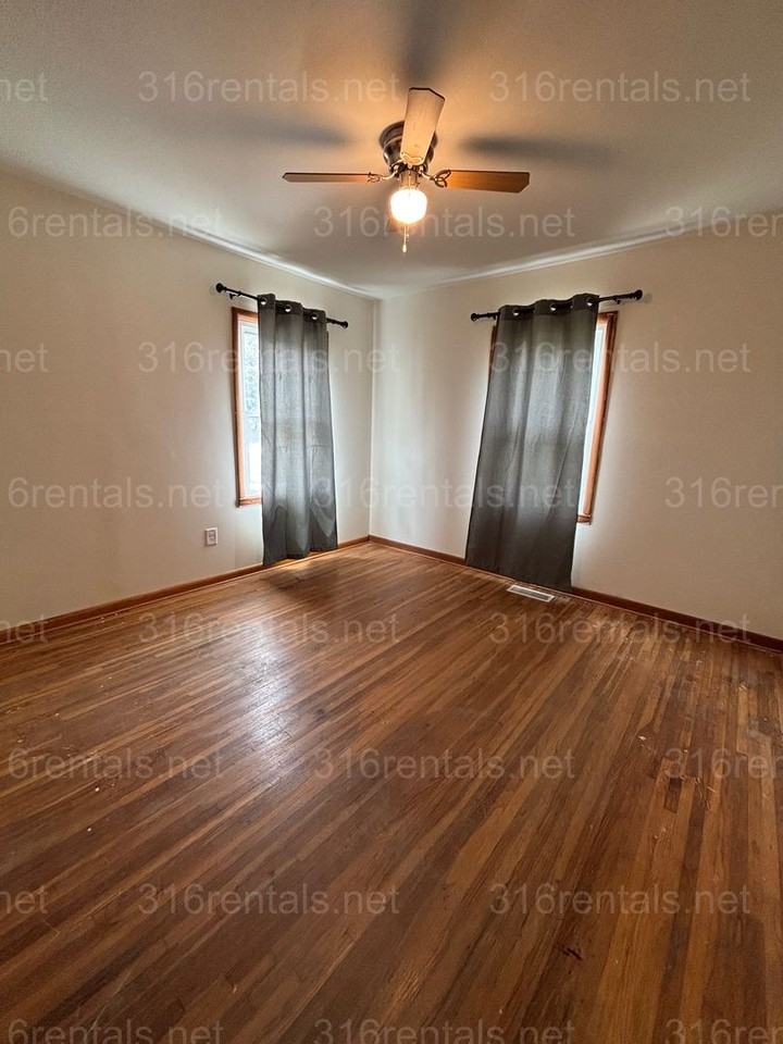 544 N 11th St - Photo 2 of 9