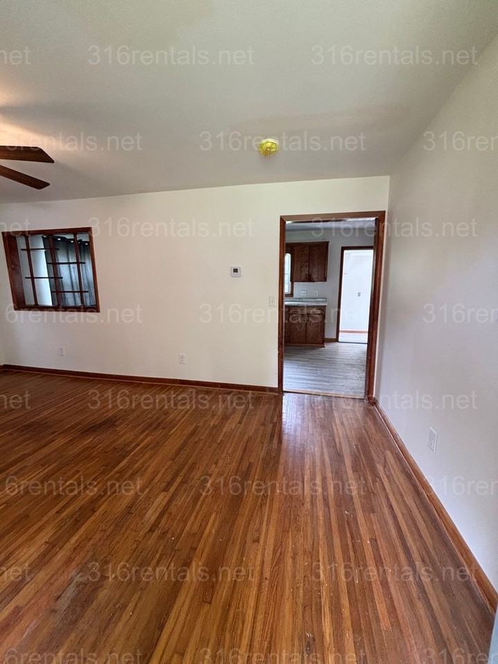 544 N 11th St - Photo 4 of 9