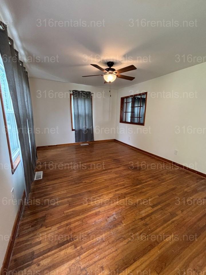 544 N 11th St - Photo 5 of 9