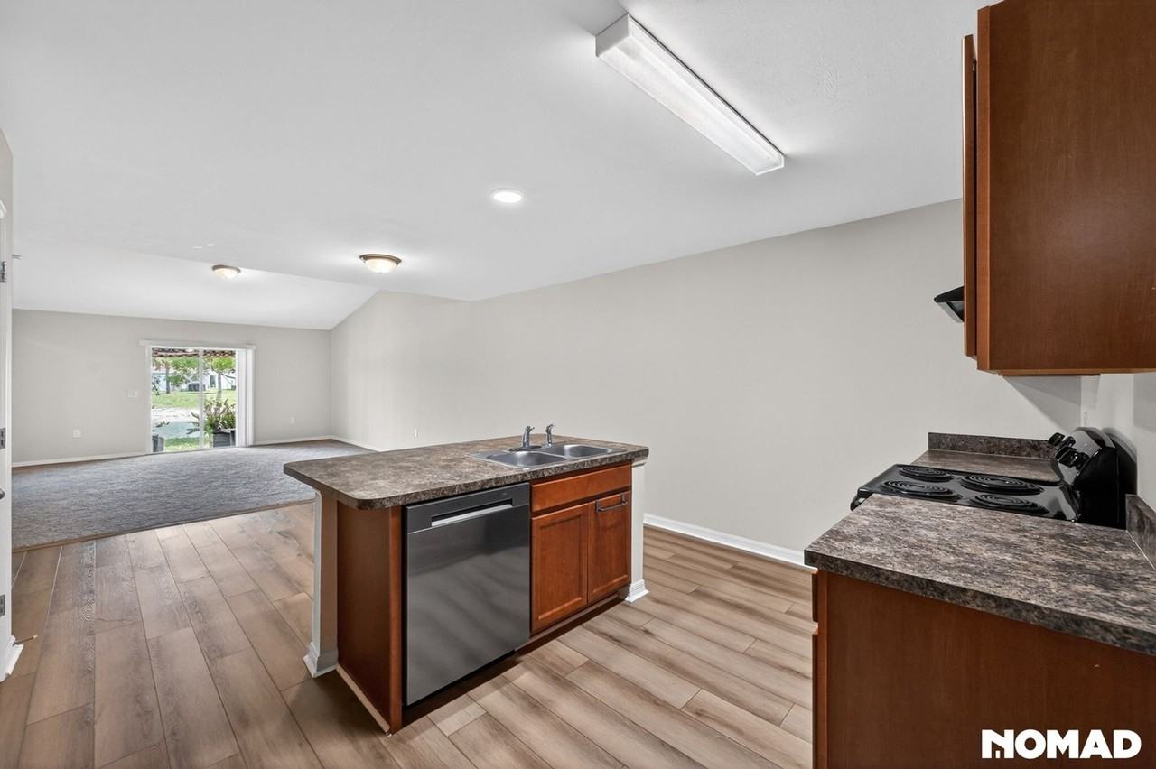 18266 Minorea Ln - Photo 5 of 34