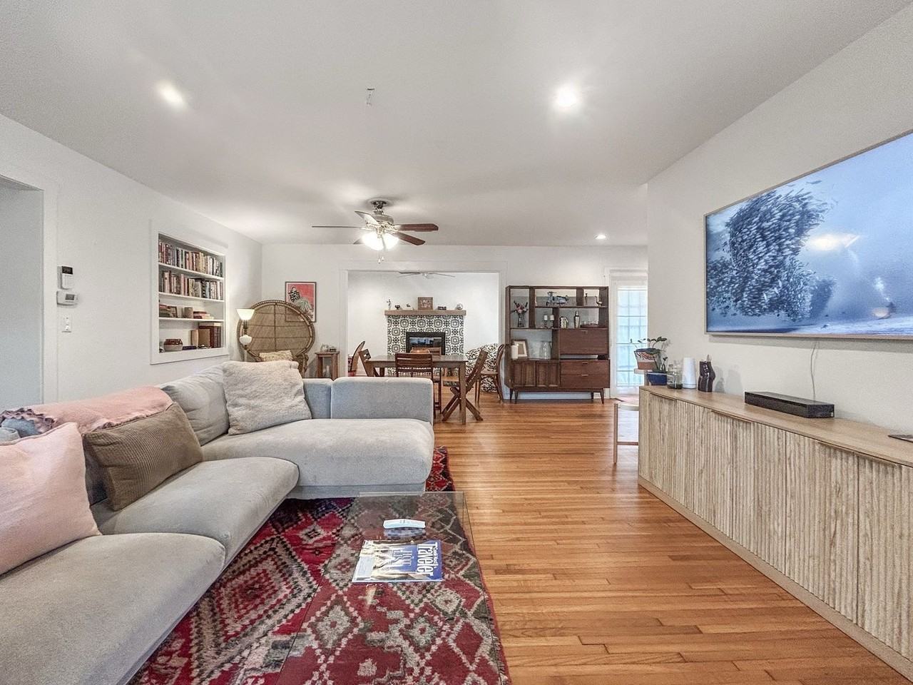 1021 Iroquois St - Photo 2 of 18