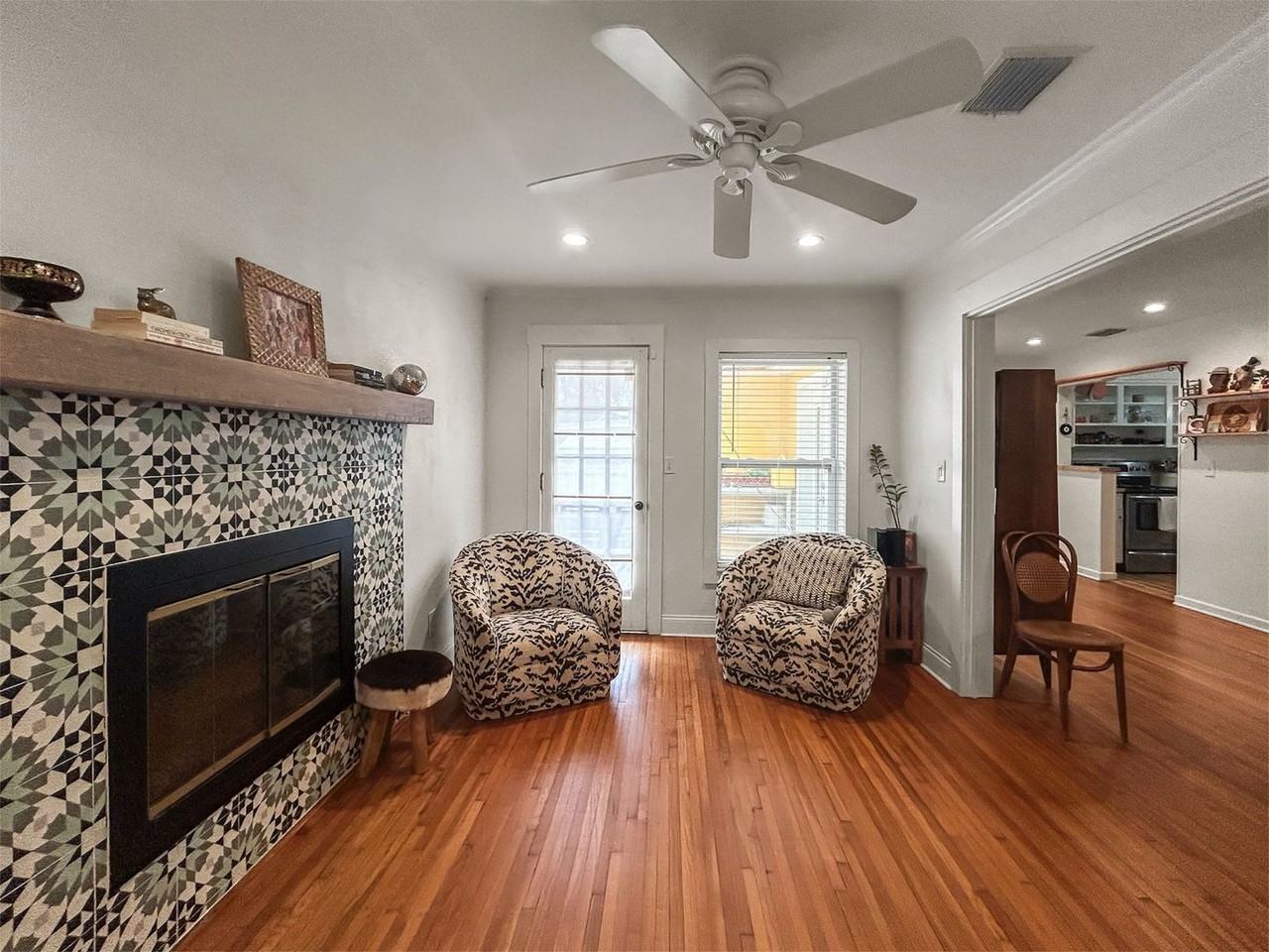 1021 Iroquois St - Photo 5 of 18