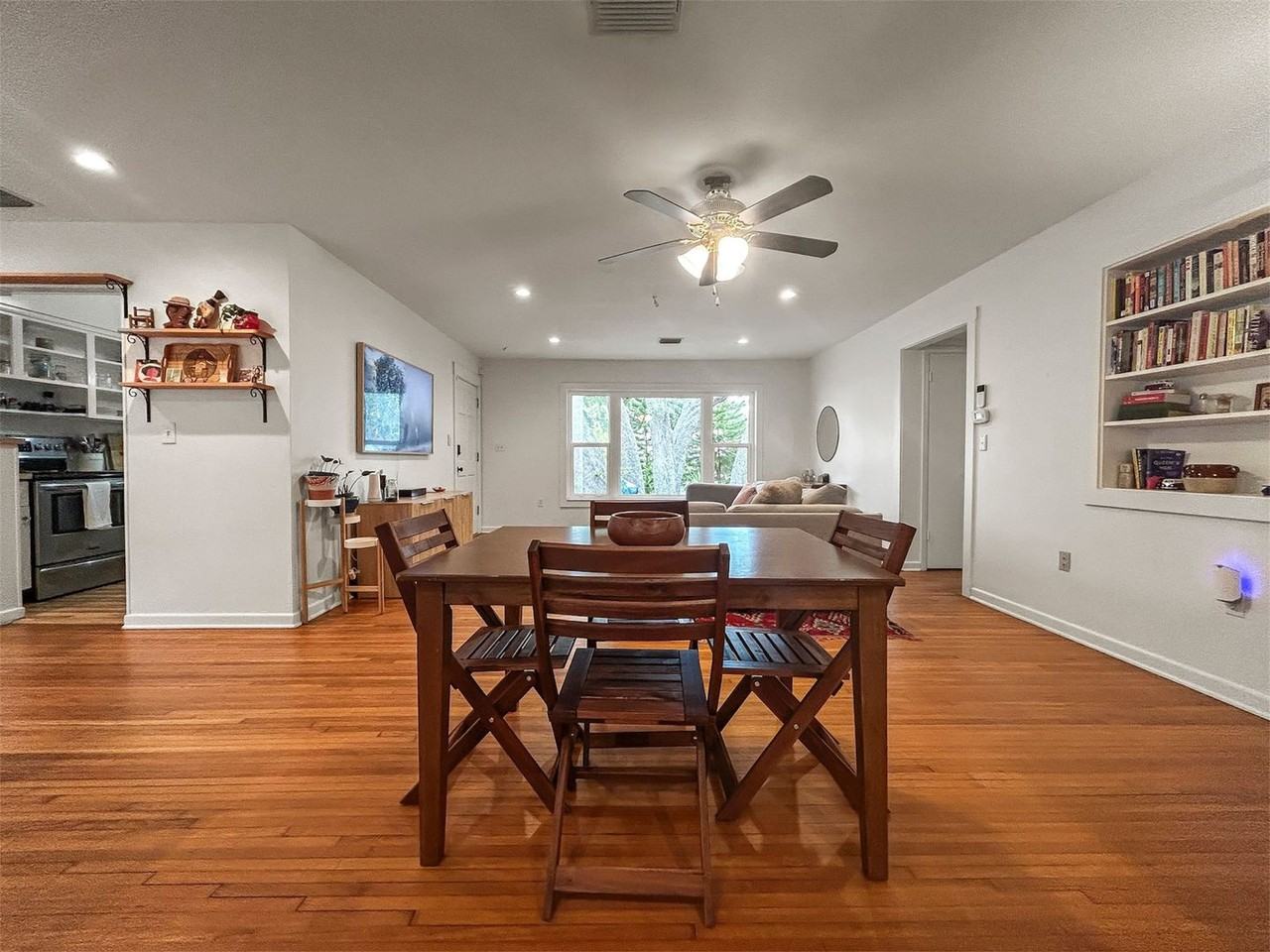 1021 Iroquois St - Photo 7 of 18