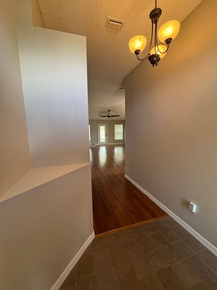 1483 Hemingway Blvd - Photo 5 of 30