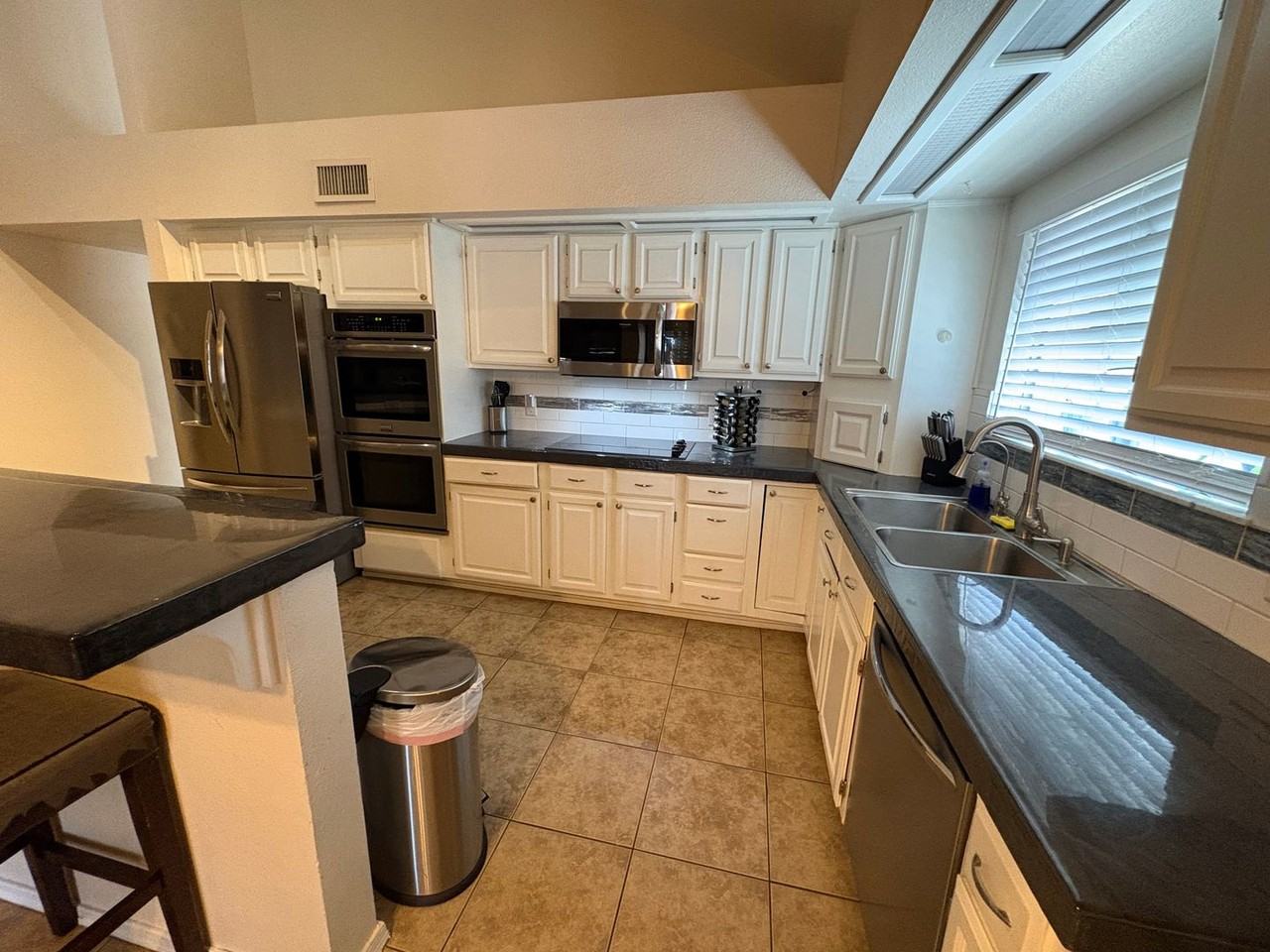 7035 W Morrow Dr - Photo 6 of 28