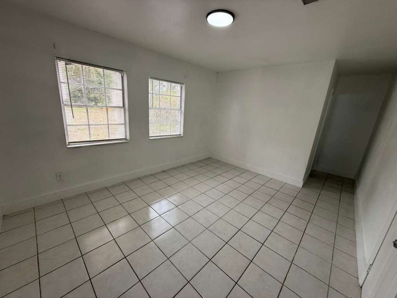 8416N N Brooks St - Photo 3 of 13