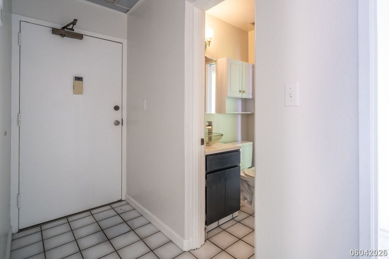 2499 Kapiolani Blvd #3800 - Photo 6 of 33