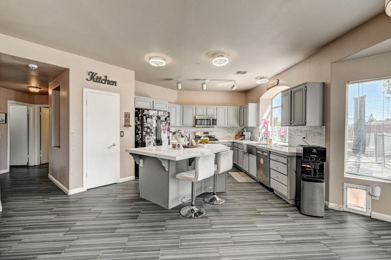 3910 Crooked Oak St - Photo 5 of 25
