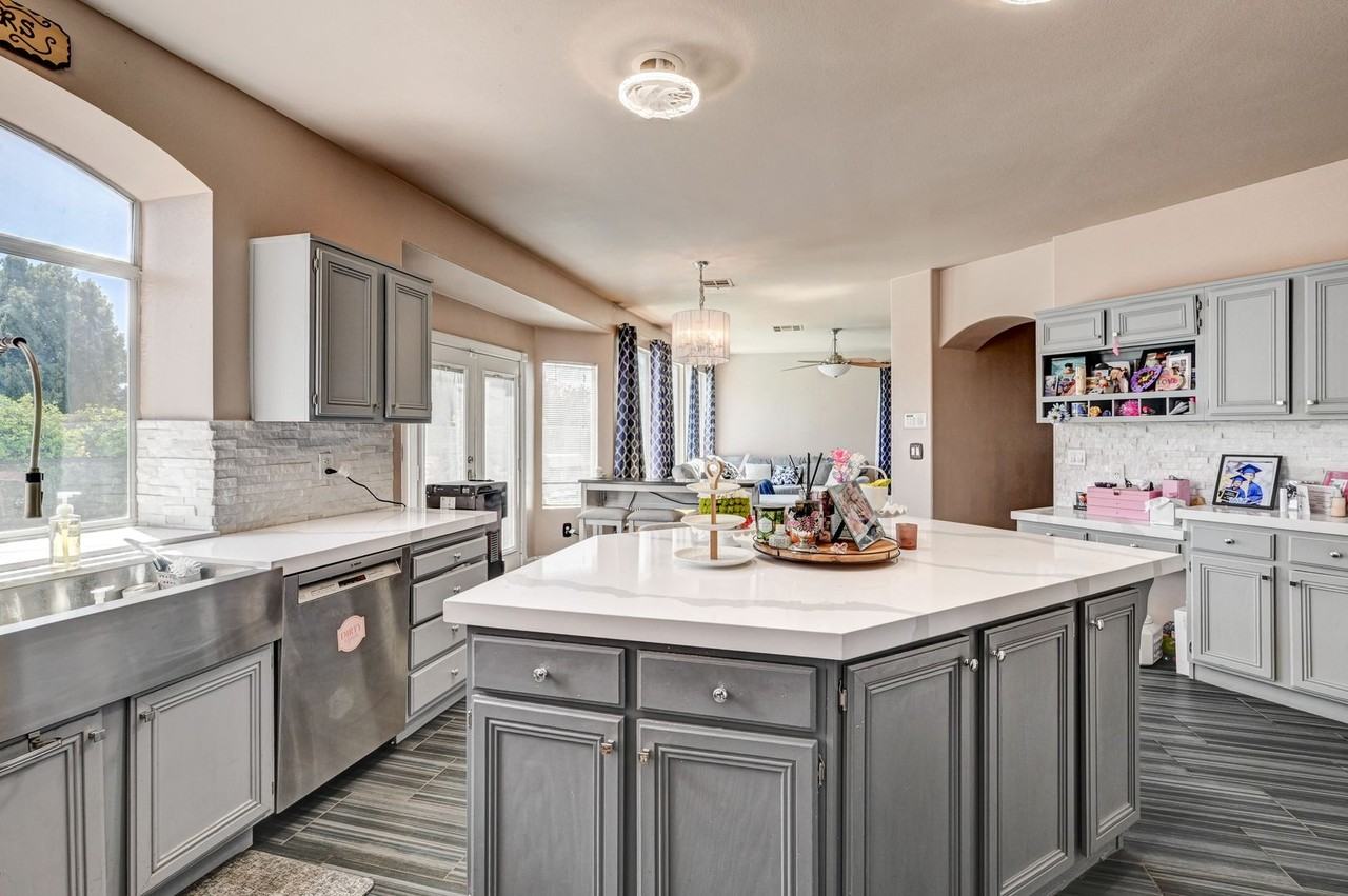 3910 Crooked Oak St - Photo 6 of 25