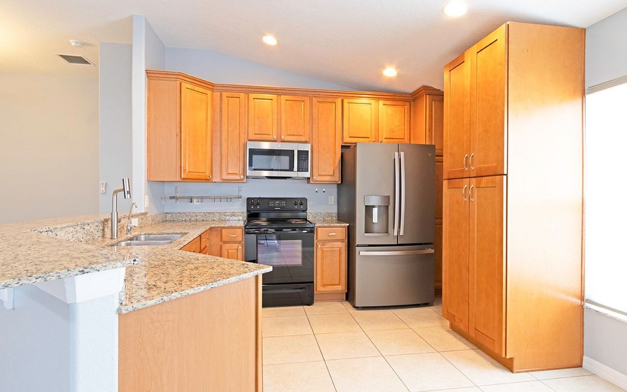 2306 Lawrence Hall St - Photo 4 of 14