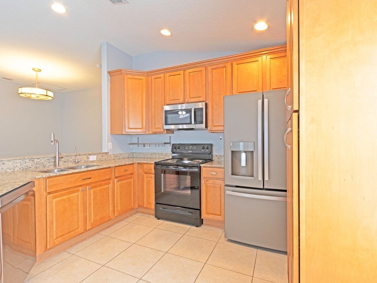 2306 Lawrence Hall St - Photo 7 of 14