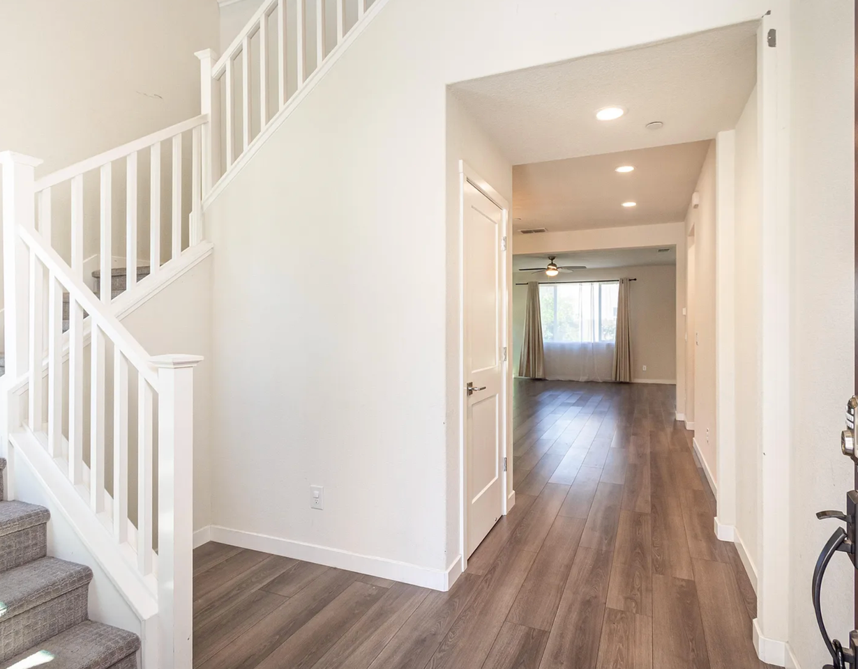 4455 English Elm St - Photo 3 of 17