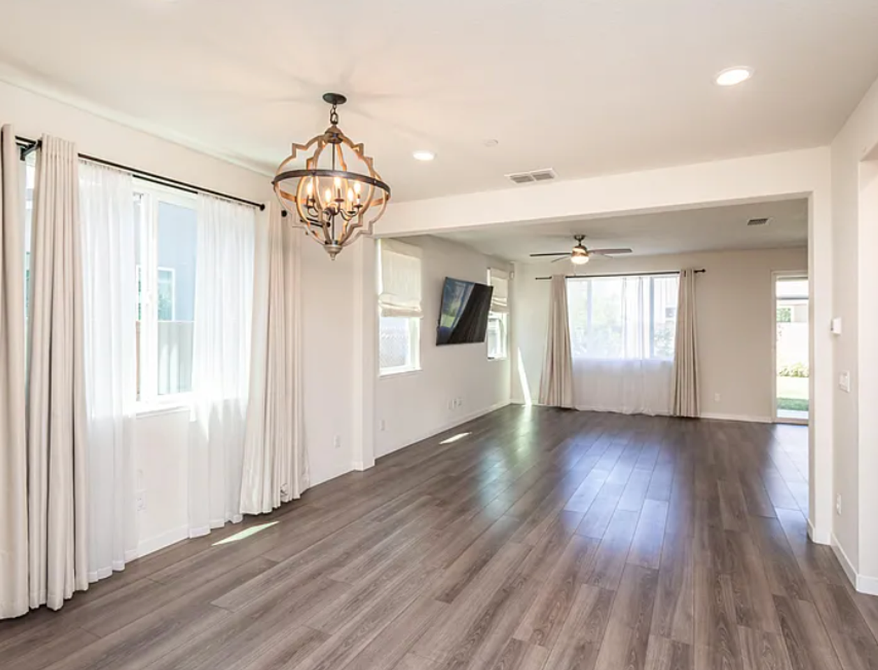 4455 English Elm St - Photo 4 of 17
