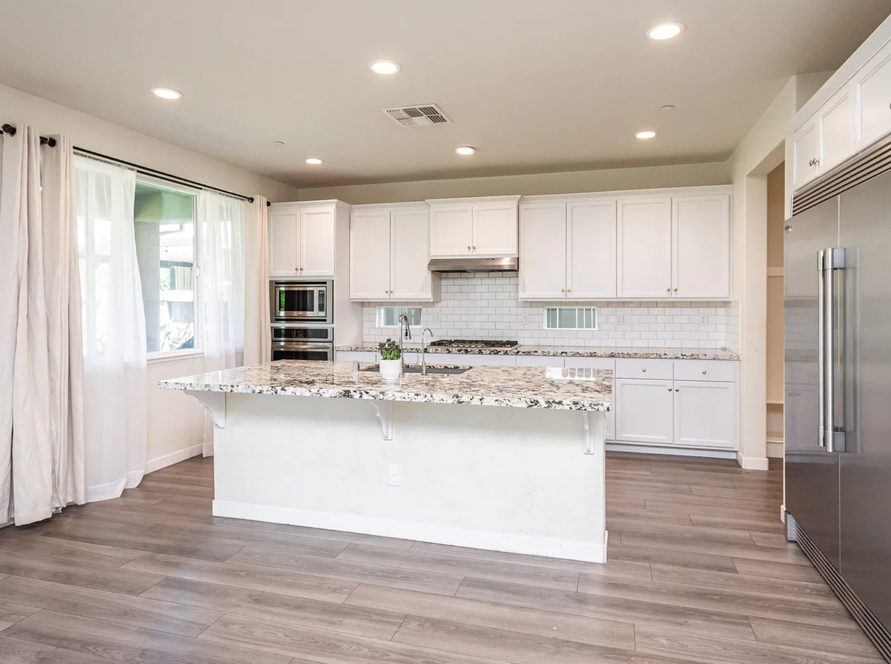 4455 English Elm St - Photo 7 of 17