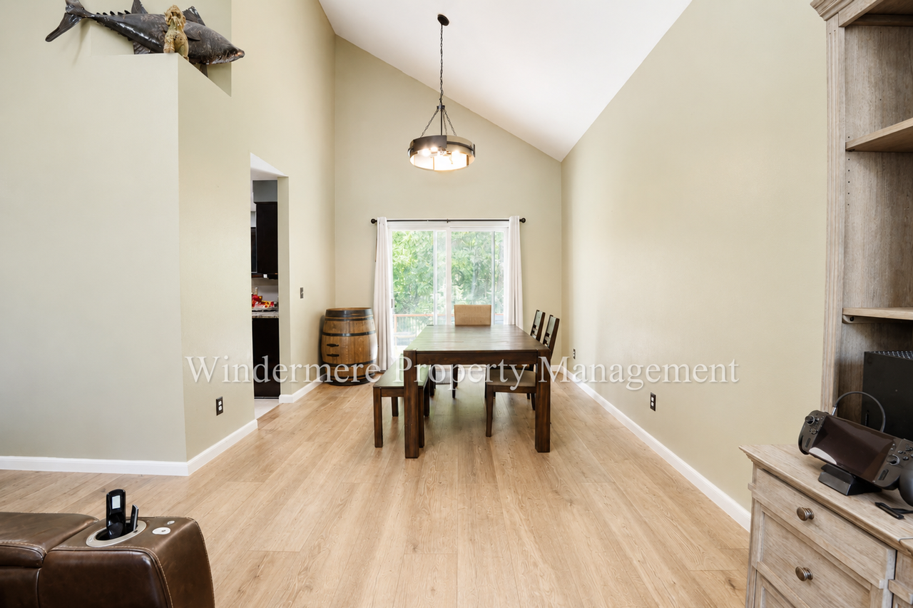 1087 Nw Brinkley Ct - Photo 5 of 16