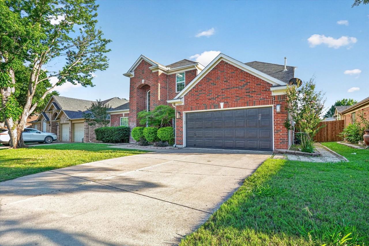 5825 Rockport Ln - Photo 2 of 31