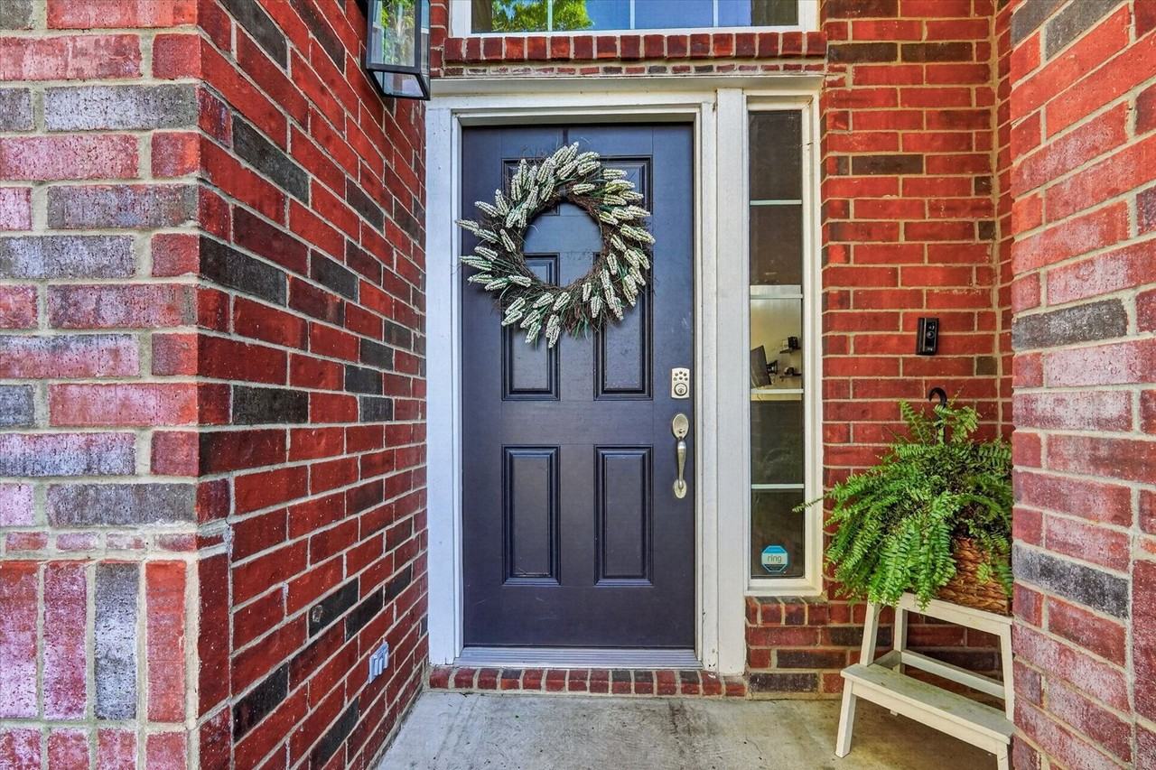 5825 Rockport Ln - Photo 3 of 31