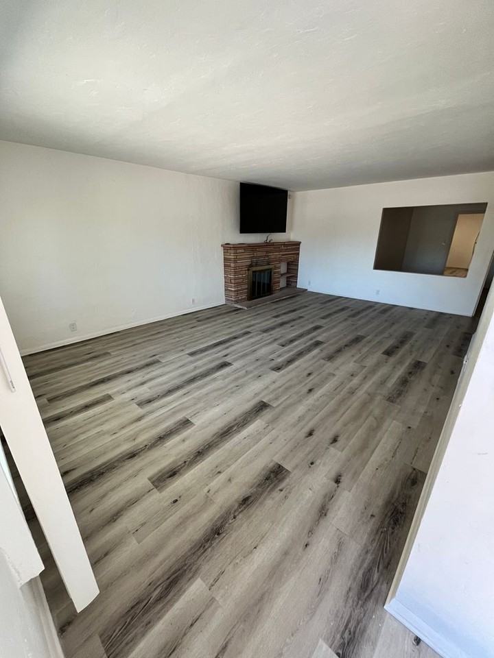 2220 E. Grant Road - Photo 2 of 33