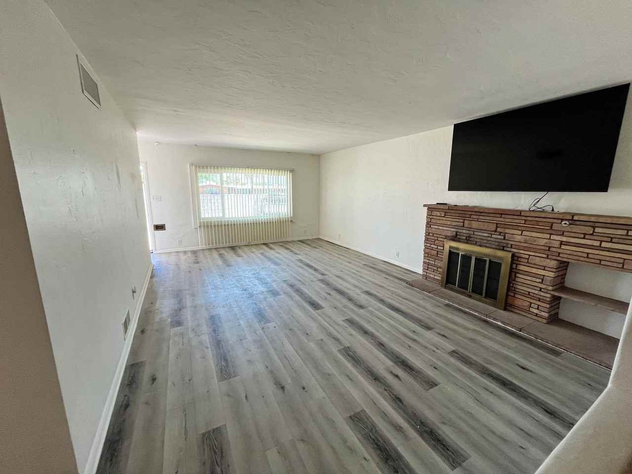 2220 E. Grant Road - Photo 5 of 33