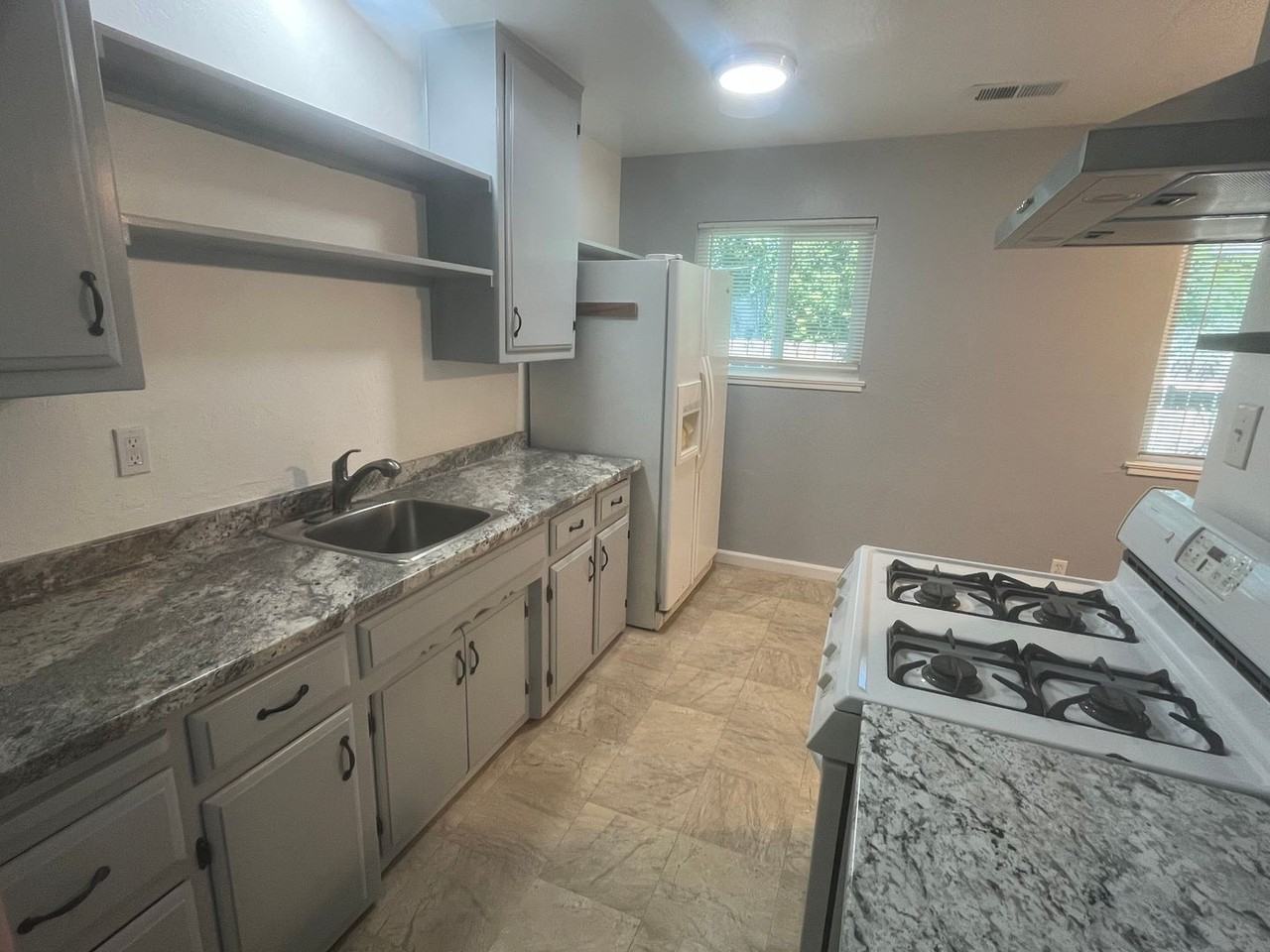 16877 Antelope St - Photo 7 of 19
