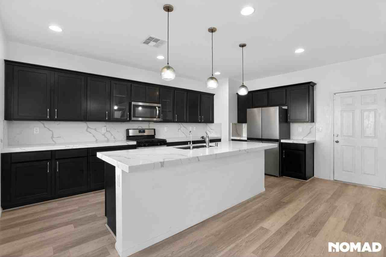 4611 Chirping St - Photo 5 of 34