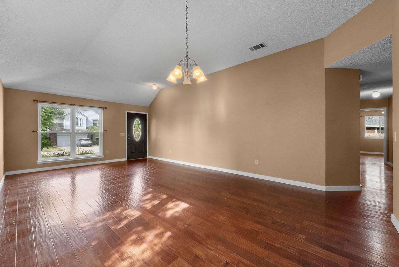 6700 Carisbrooke Ln - Photo 3 of 34