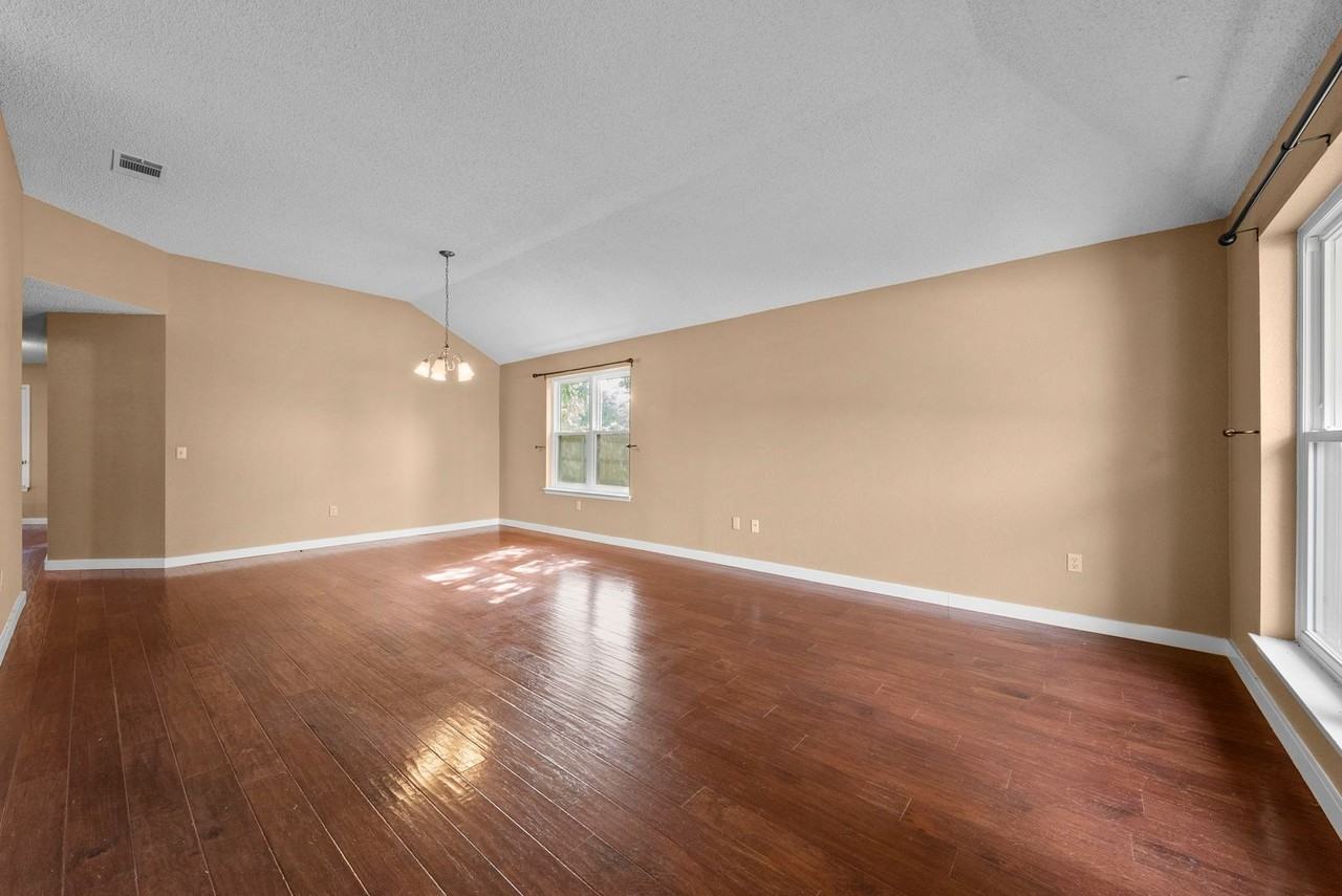 6700 Carisbrooke Ln - Photo 4 of 34