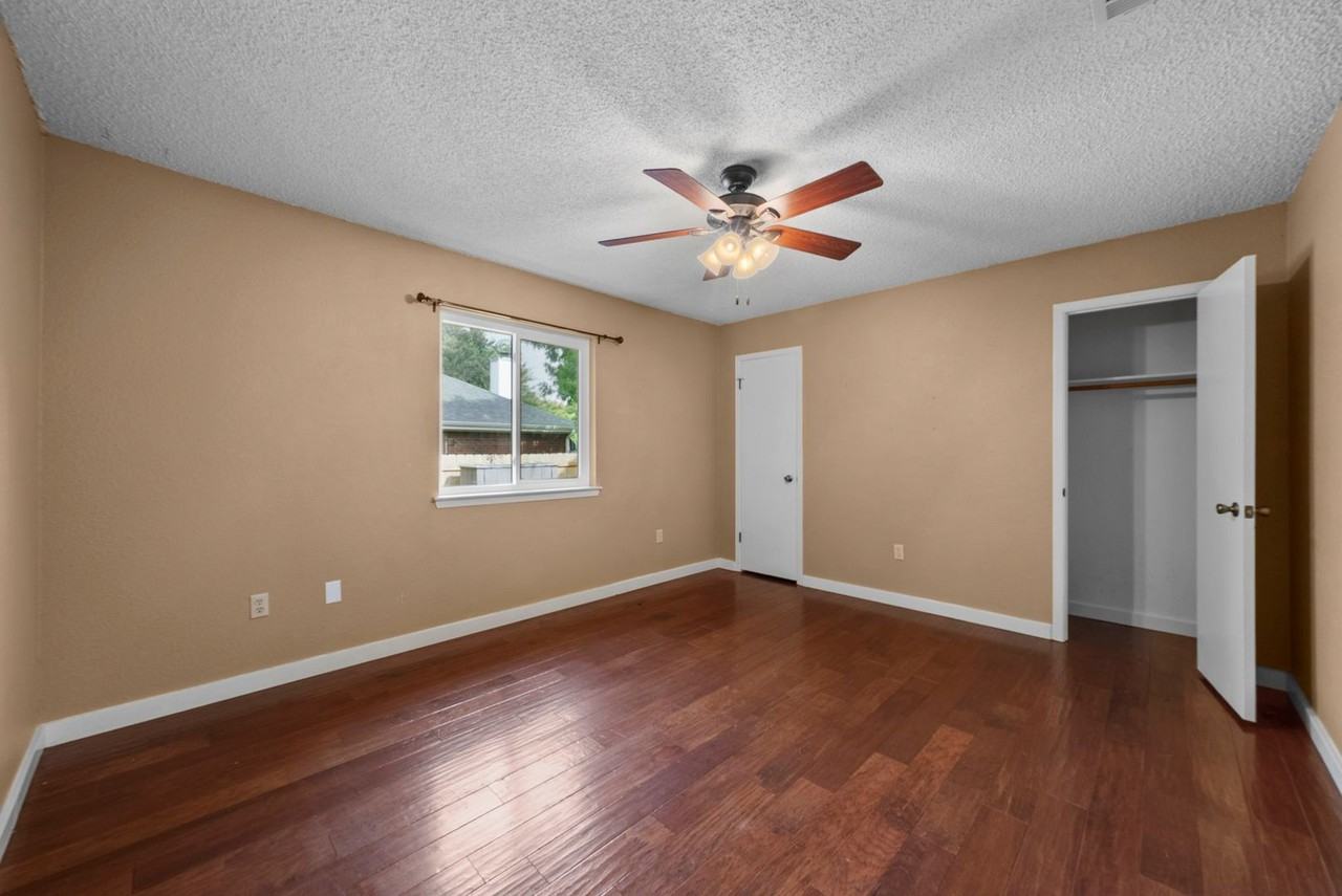 6700 Carisbrooke Ln - Photo 7 of 34