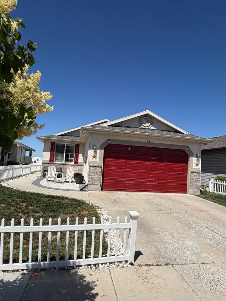 721 N Skipton Dr - Photo 2 of 36