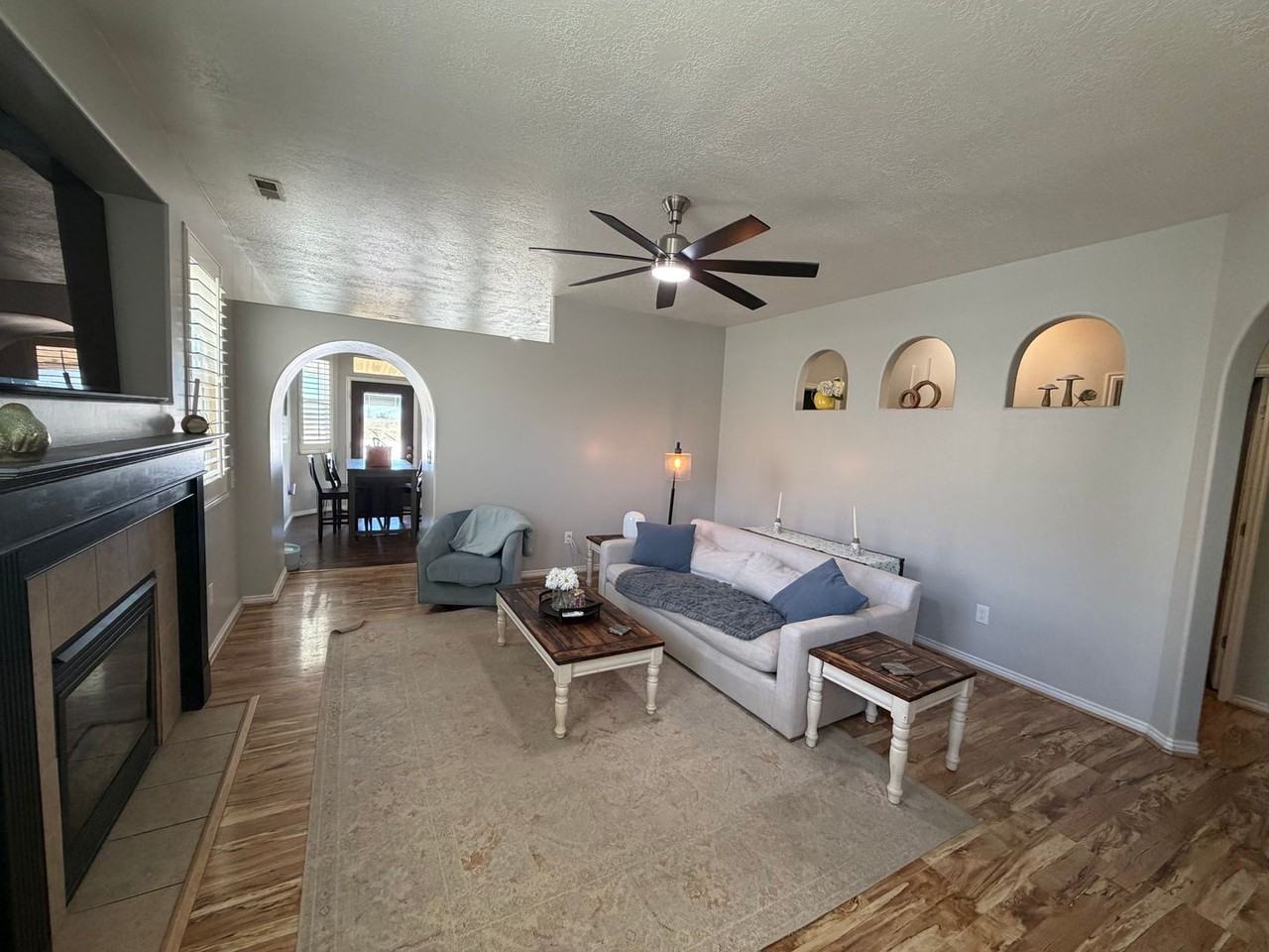 721 N Skipton Dr - Photo 3 of 36