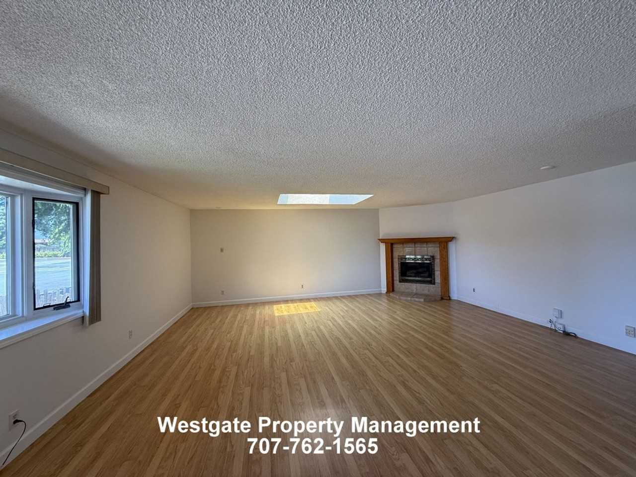 1336 Marian Way - Photo 4 of 27