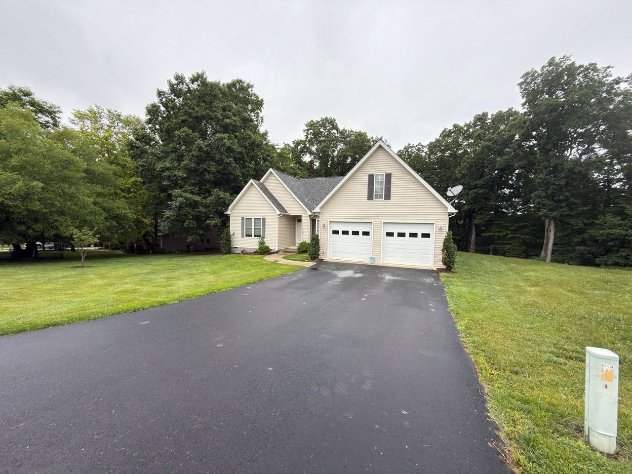 6729 Bradley Rd - Photo 3 of 24