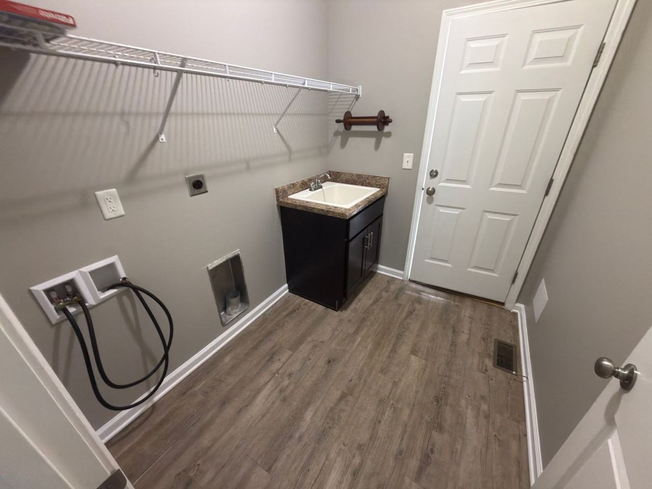 6729 Bradley Rd - Photo 6 of 24