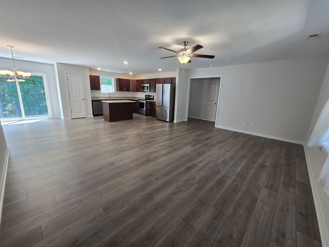 313 Mann St - Photo 3 of 14