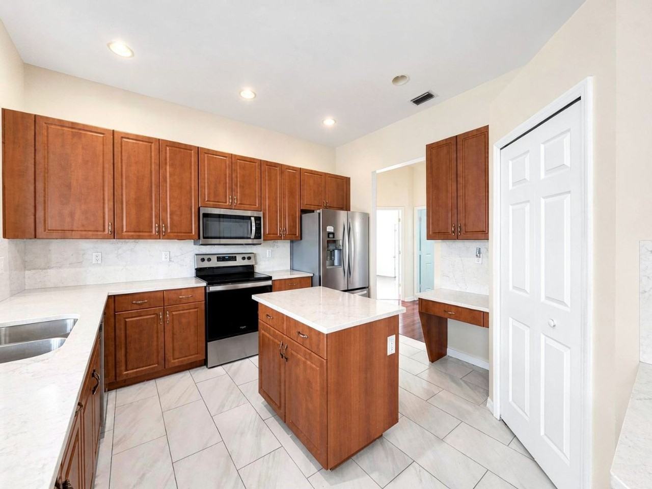 4775 8th St Ne - Photo 2 of 33