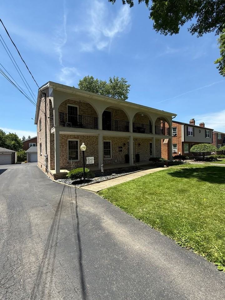 5240 Old Oxford Ln - Photo 2 of 47